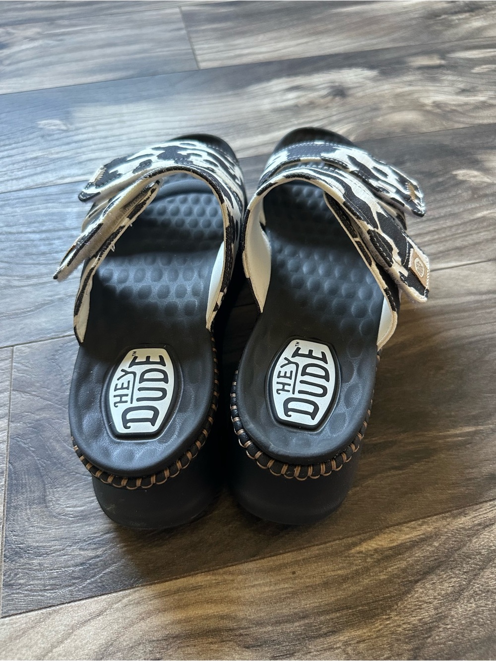 Hey Dude Women's Cow-Print Adjustable Slide Sandals - Black/Cream Platform W8 - Picture 3 of 7